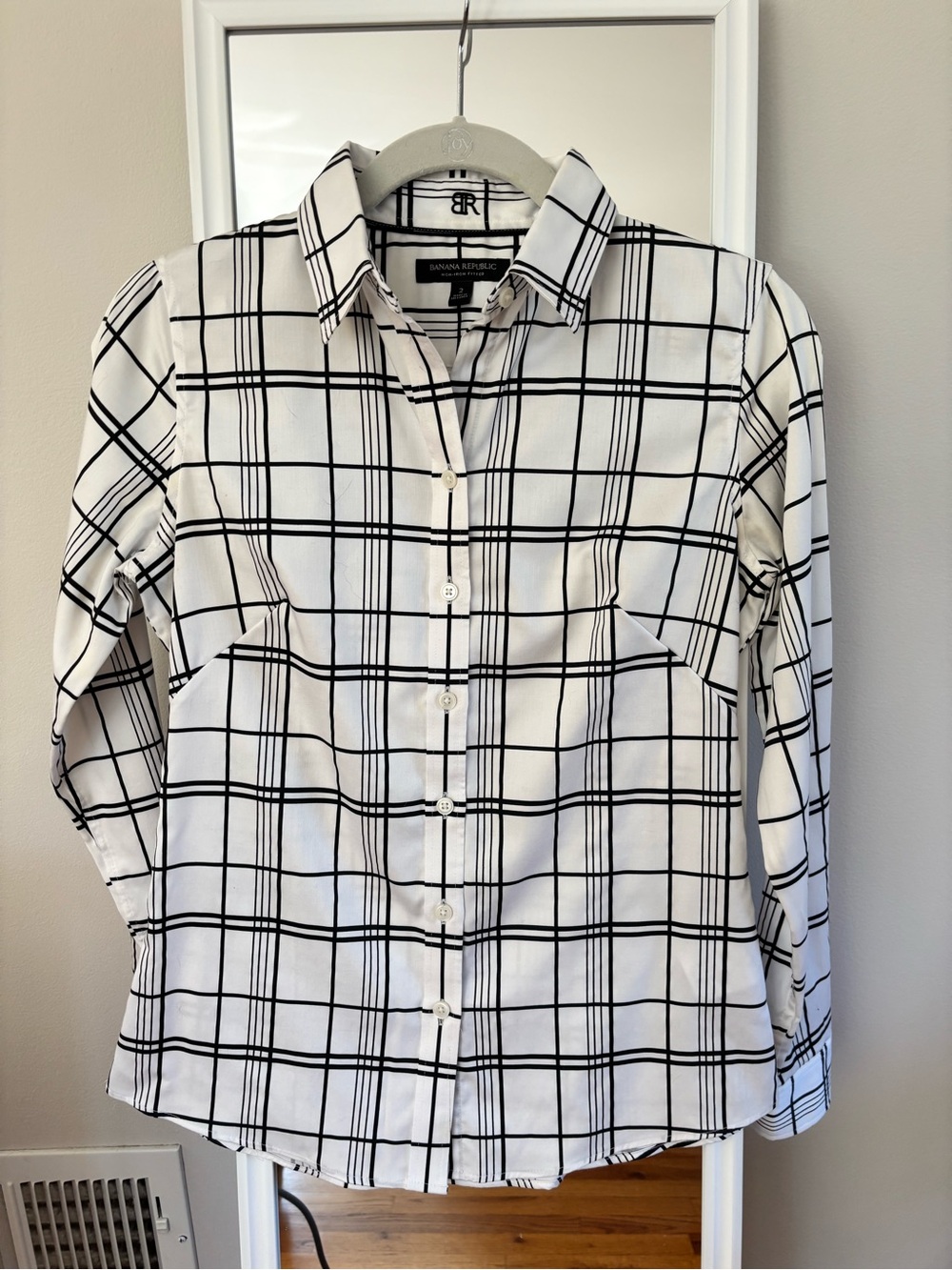 Banana Republic White and Black Windowpane Women's Button-Down Shirt